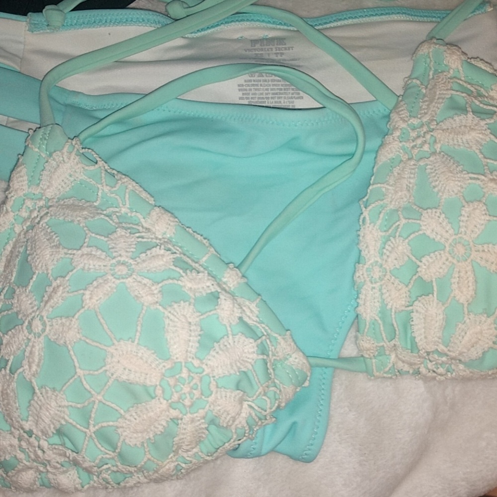 Bikini - Picture 2 of 2